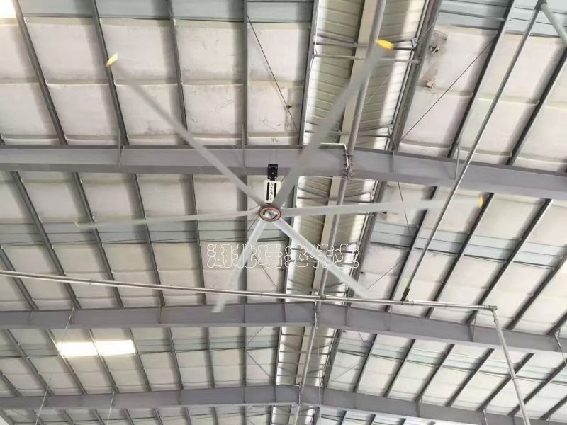 瑞泰風工業風扇、鋼結構廠房通風降溫方案、廠房車間通風降溫方案、大型工業風扇、物流倉儲大風扇、大吊扇、工業風扇、廠房車間降溫設備、廠房車間通風設備、車間溫控設備、工業大吊扇、工業大風扇、工業節能風扇、湖北瑞兆偉業通風降溫科技有限公司