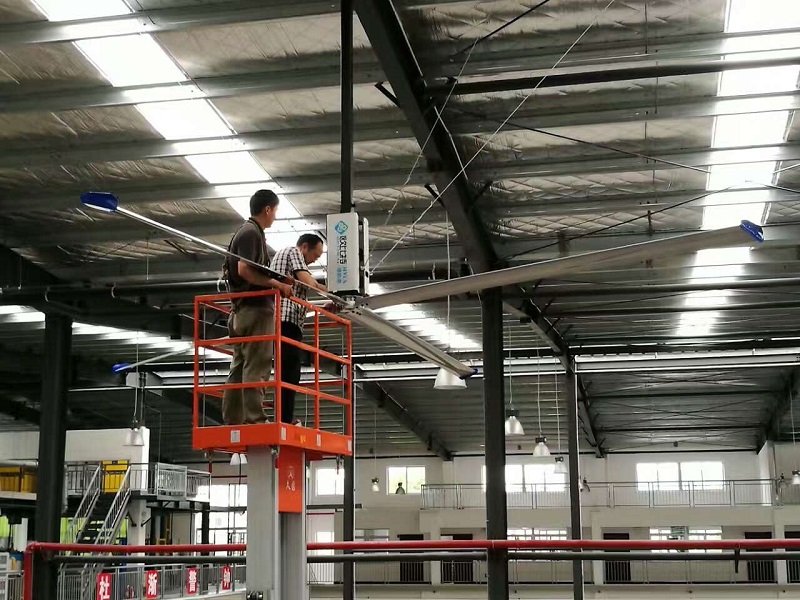 瑞泰風工業風扇、潤東方工業冷風機、鋼結構廠房通風降溫方案、廠房車間通風降溫方案、大型工業風扇、物流倉儲大風扇、大吊扇、工業風扇、廠房車間降溫設備、廠房車間通風設備、車間溫控設備、工業大吊扇、工業大風扇、工業節能風扇、湖北瑞兆偉業通風降溫科技有限公司。