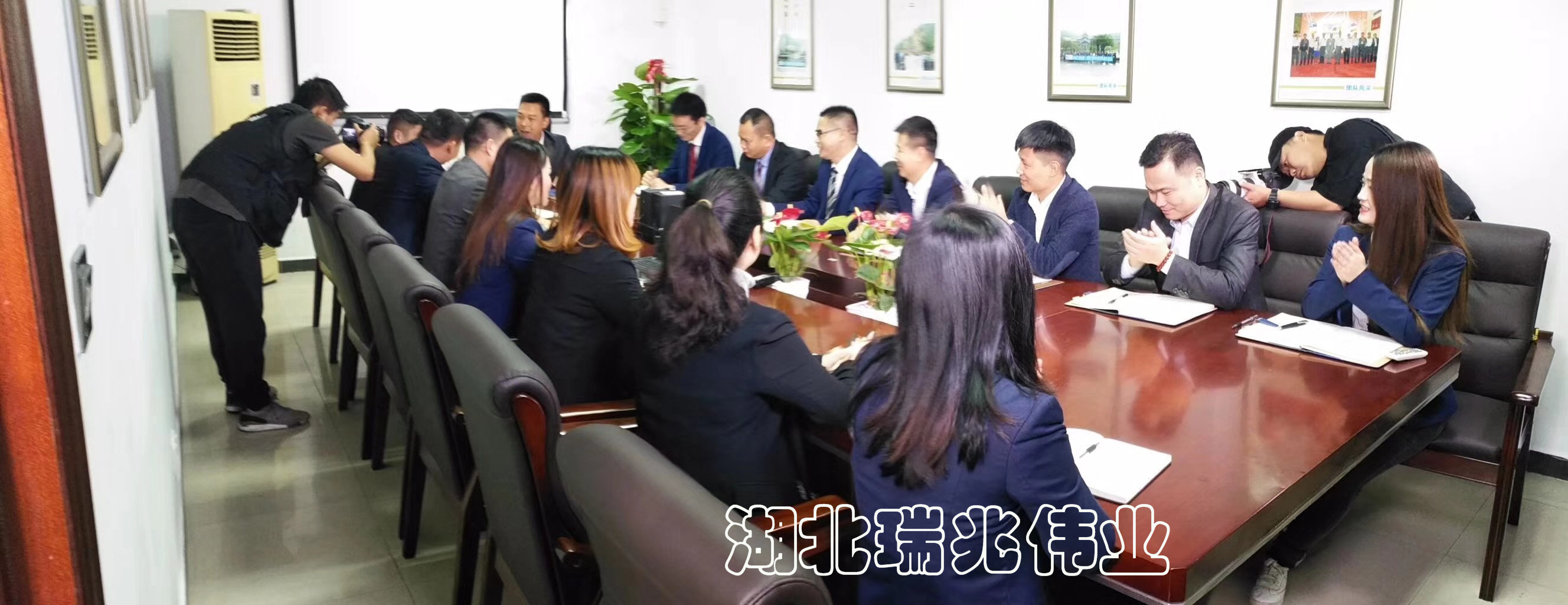 鋼結構廠房通風降溫方案、廠房車間通風降溫方案、大型工業風扇、物流倉儲大風扇、大吊扇、工業風扇、廠房車間降溫設備、廠房車間通風設備、車間溫控設備、工業大吊扇、工業大風扇、工業節能風扇、湖北瑞兆偉業通風降溫科技有限公司