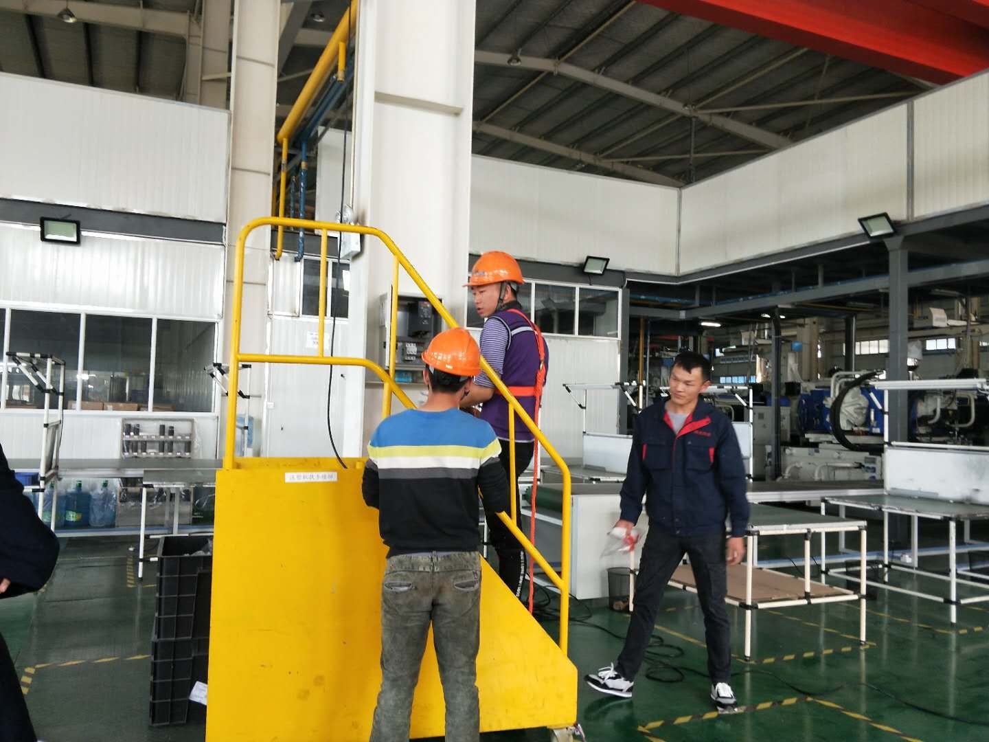 鋼結構廠房通風降溫方案、廠房車間通風降溫方案、大型工業風扇、物流倉儲大風扇、大吊扇、工業風扇、廠房車間降溫設備、廠房車間通風設備、車間溫控設備、工業大吊扇、工業大風扇、工業節能風扇、湖北瑞兆偉業通風降溫科技有限公司