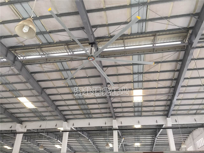 鋼結構廠房通風降溫方案、廠房車間通風降溫方案、大型工業風扇、物流倉儲大風扇、大吊扇、工業風扇、廠房車間降溫設備、廠房車間通風設備、車間溫控設備、工業大吊扇、工業大風扇、工業節能風扇、湖北瑞兆偉業通風降溫科技有限公司