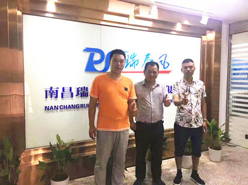 千里探望華中團隊，吹響廠房車間通風降溫沖鋒號