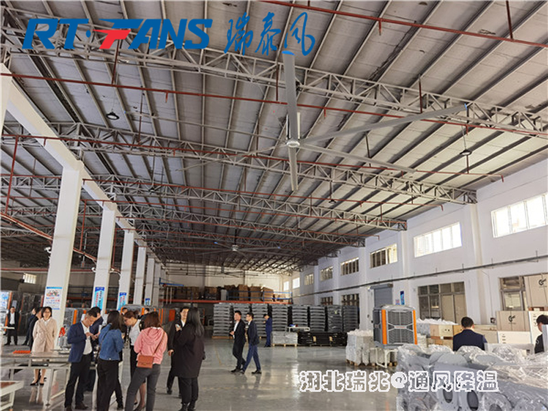 高大空間降溫只需一臺工業大風扇！
