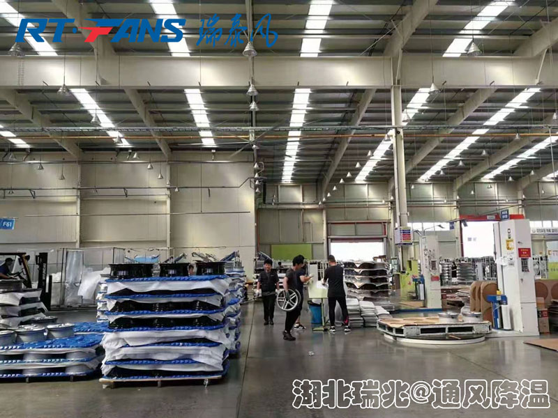 為什么越來越多的廠房開始選擇工業大風扇來降溫